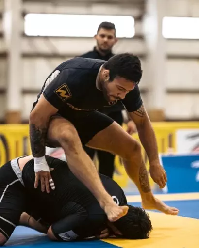 No-Gi Brazilian Jiu Jitsu Instructor Davi Cabral grappling in a no-gi match